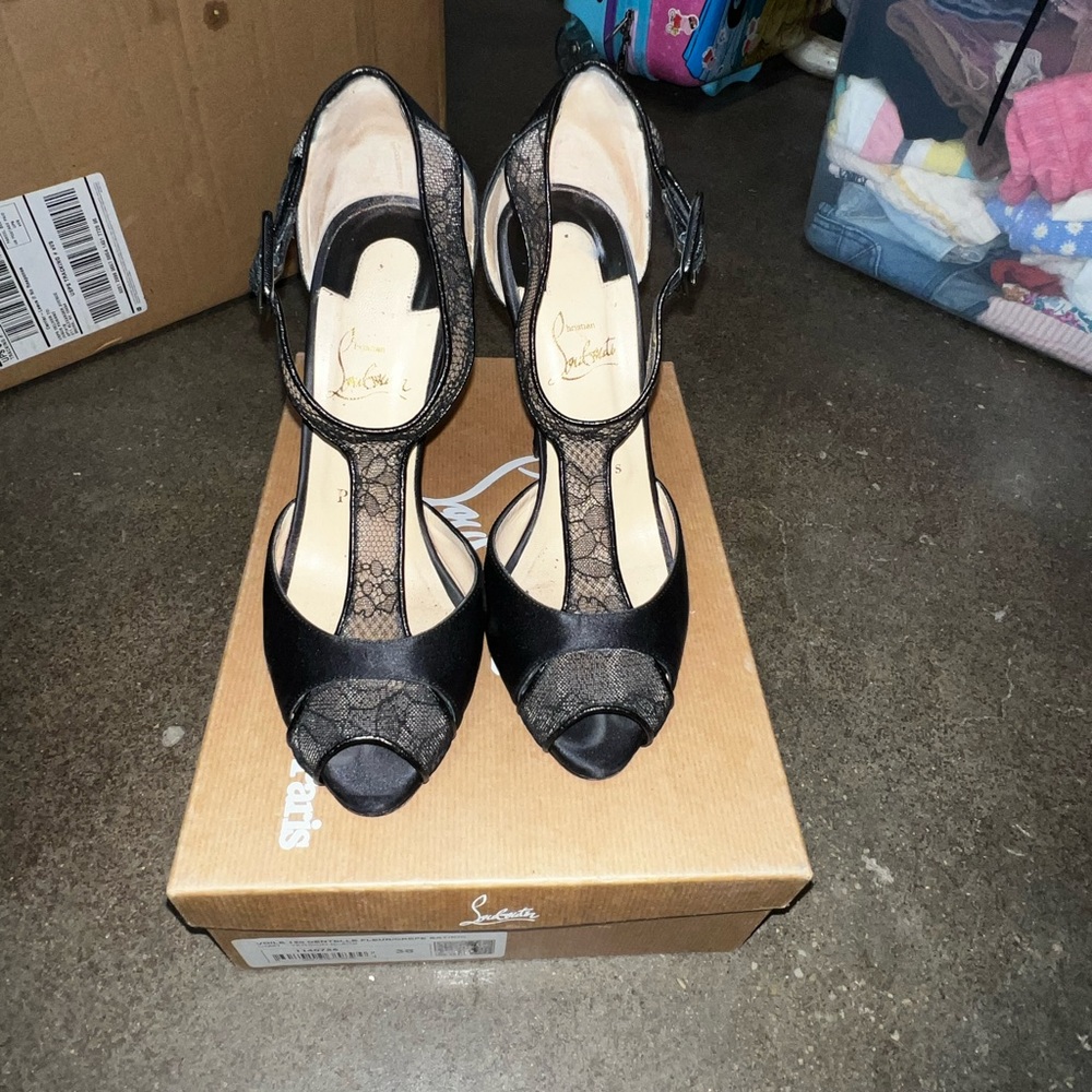 Chistian Louboutin VOILE 120 DENTELLE FLEUR/CREPE SATIKID